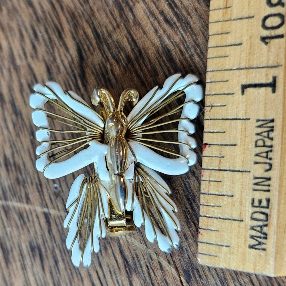 Vintage White Enamel Gold Tone Wire Wing Butterfly Brooch Lapel Pin MCM 1 Inch
